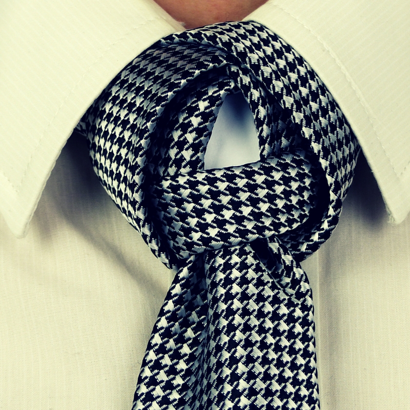 See Through Knot black-white